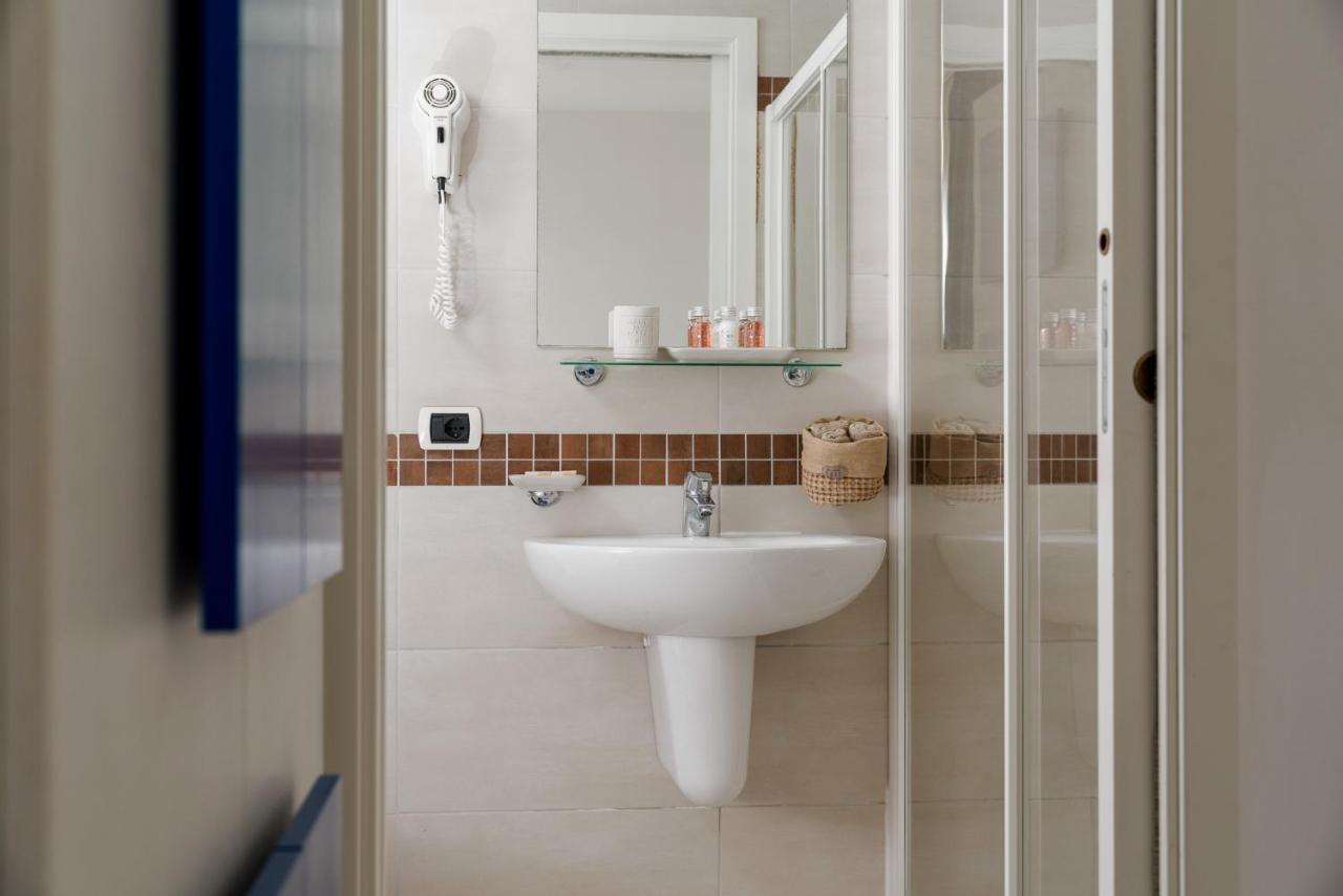 Hotel Embassy Riccione Extérieur photo