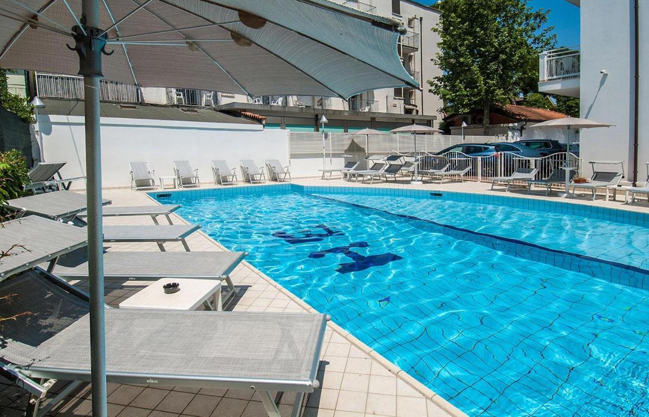 Hotel Embassy Riccione Extérieur photo