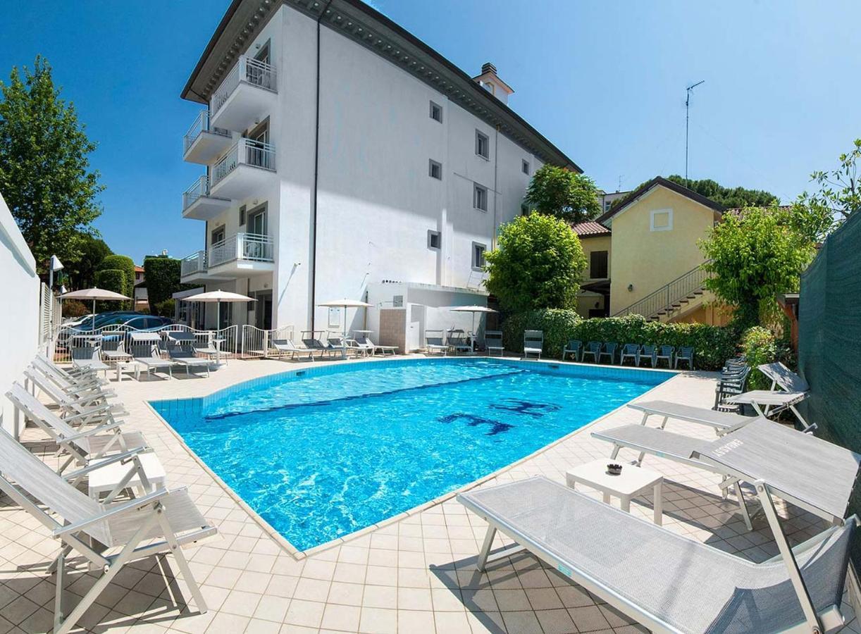 Hotel Embassy Riccione Extérieur photo